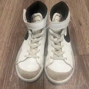 Nike Blazer Mid ‘77 Sneakers Youth kids shoes size 13